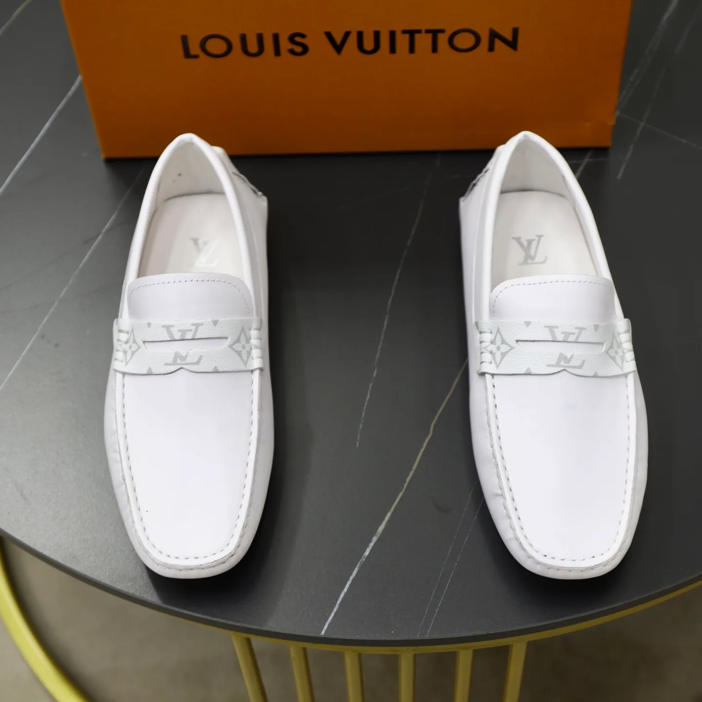Ex-factory price: 460💰【LV】Louis Vuitton ⚠️High-end men’s driving and pedal series ⚠️38-44 (customized for 45) ⚠️All original cowhide leather! Thick and soft! Made entirely of calfskin lining! Rubber sheet anti-slip beanie sole! Three-dimensional package technology! Fashionable and classic! Handicrafts! Original high quality! Feel free to compare!